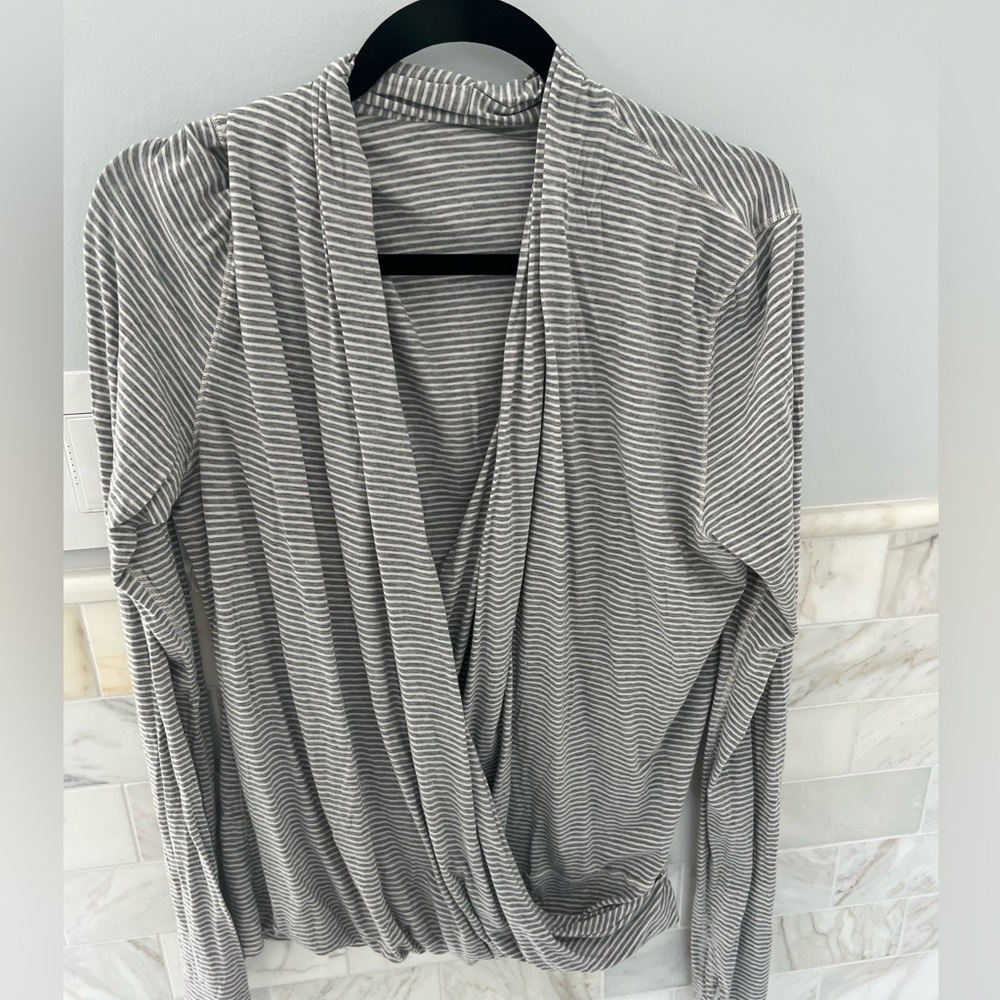 Lululemon crossover Pima cotton top in grey and white size 12